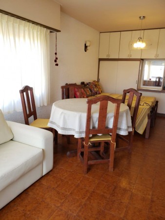 SE VENDE MONOAMBIENTE AL FRENTE CON BALCON A UNA CUADRA DE LA PLAYA