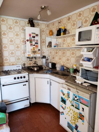 SE VENDE MONOAMBIENTE AL FRENTE CON BALCON A UNA CUADRA DE LA PLAYA