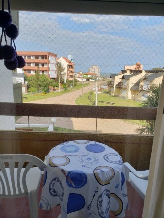 SE VENDE MONOAMBIENTE AL FRENTE CON BALCON A UNA CUADRA DE LA PLAYA