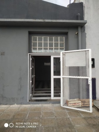 SE ALQUILA LOCAL C/ENTREPISO DE 31.5M2 SOBRE AV FRANCISCO LABORDE 23