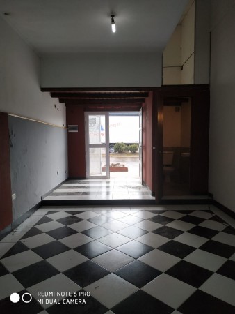 SE ALQUILA LOCAL C/ENTREPISO DE 31.5M2 SOBRE AV FRANCISCO LABORDE 23
