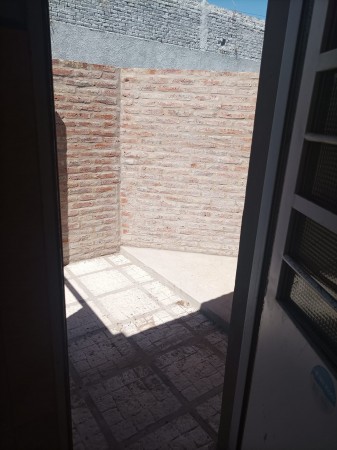 ALQUILER- LOCAL COMERICAL DE 5 X 7.50 CON PATIO Y GALERIA