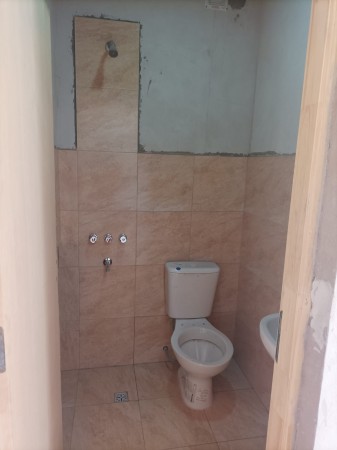 ALQUILER- LOCAL COMERICAL DE 5 X 7.50 CON PATIO Y GALERIA