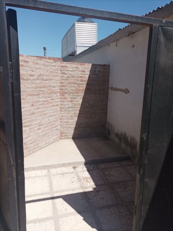 ALQUILER- LOCAL COMERICAL DE 5 X 7.50 CON PATIO Y GALERIA