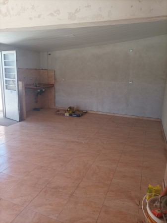 ALQUILER- LOCAL COMERICAL DE 5 X 7.50 CON PATIO Y GALERIA