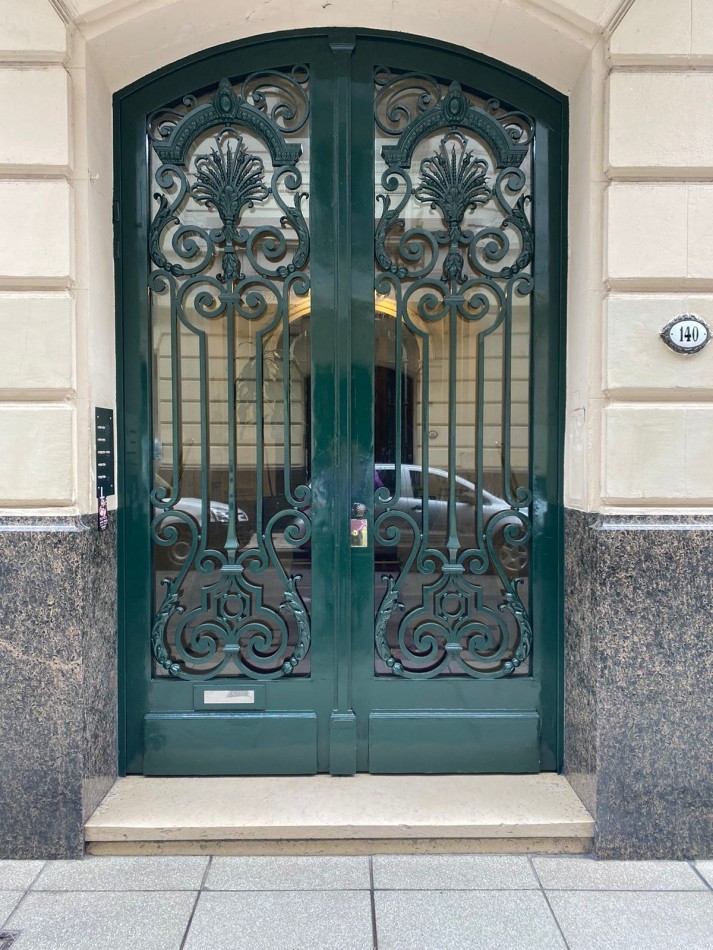 Gran Dpto sobre el mitico pasaje rivarola. 160m2. Venta sobre Apto Prof. Terraza y Baulera