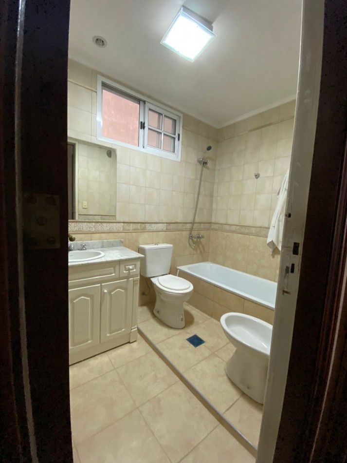 Gran Dpto sobre el mitico pasaje rivarola. 160m2. Venta sobre Apto Prof. Terraza y Baulera