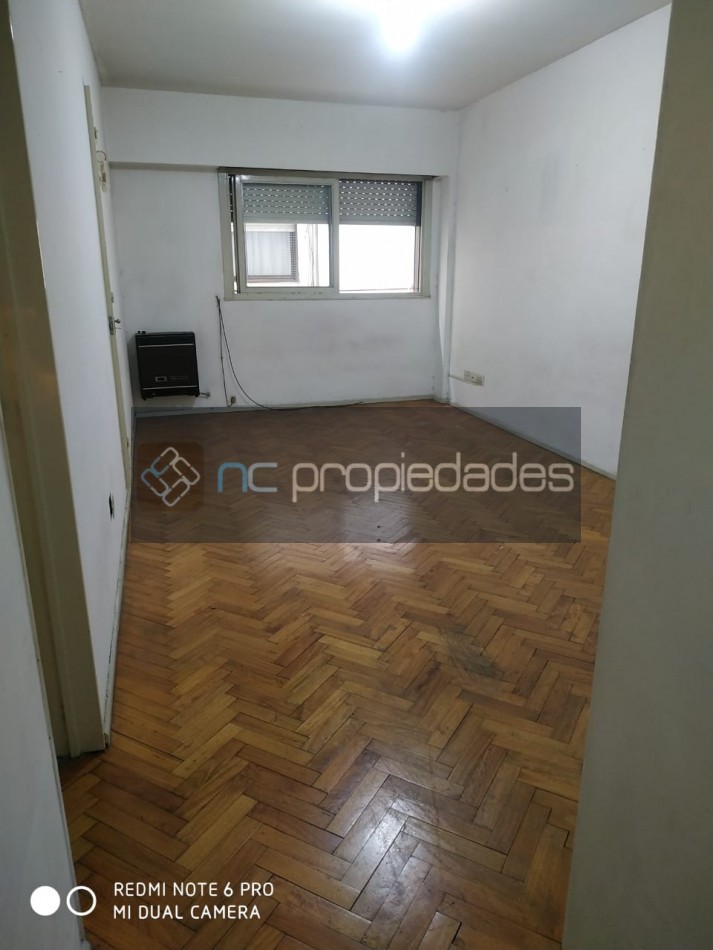 VENTA - EXCELENTE MONOAMBIENTE CON COCINA SEPARADA Y BAÑO COMPLETO CON BAÑERA. IDEAL CONSULTORIO O ESTUDIANTES