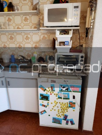 SE VENDE MONOAMBIENTE AL FRENTE CON BALCON A UNA CUADRA DE LA PLAYA