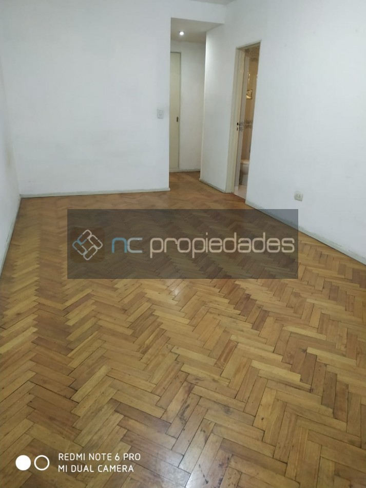 VENTA - EXCELENTE MONOAMBIENTE CON COCINA SEPARADA Y BAÑO COMPLETO CON BAÑERA. IDEAL CONSULTORIO O ESTUDIANTES
