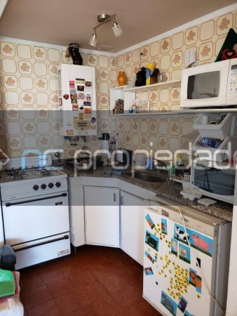 SE VENDE MONOAMBIENTE AL FRENTE CON BALCON A UNA CUADRA DE LA PLAYA