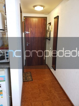 SE VENDE MONOAMBIENTE AL FRENTE CON BALCON A UNA CUADRA DE LA PLAYA
