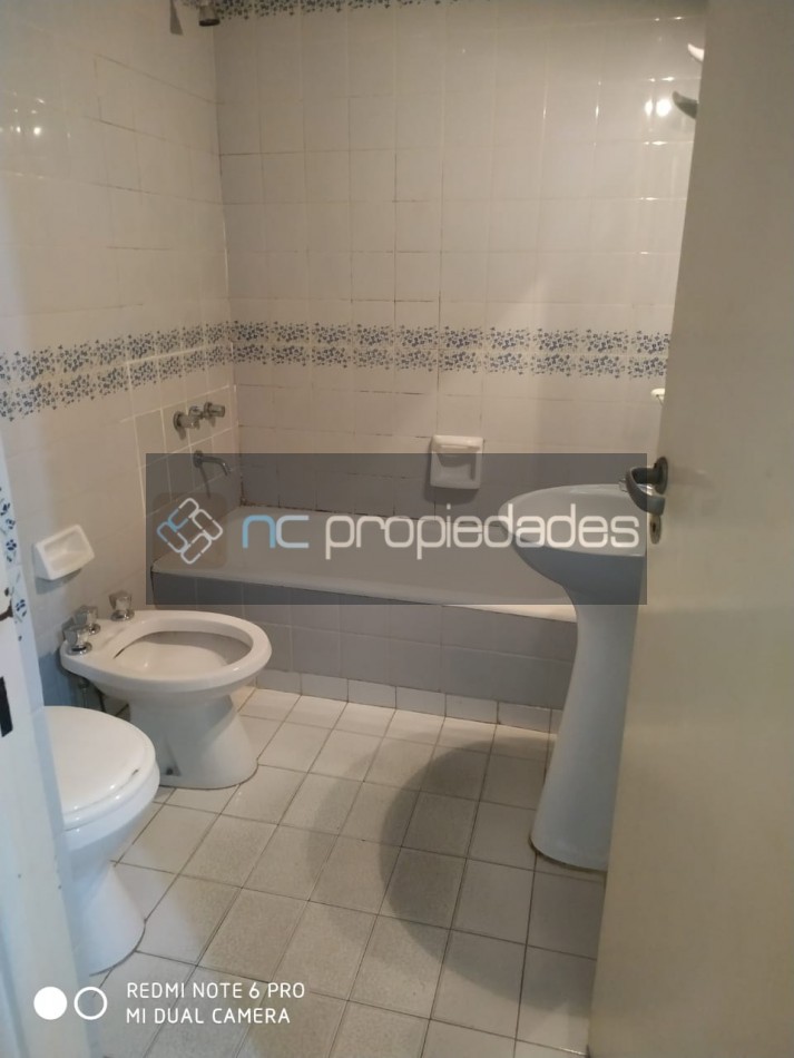 VENTA - EXCELENTE MONOAMBIENTE CON COCINA SEPARADA Y BAÑO COMPLETO CON BAÑERA. IDEAL CONSULTORIO O ESTUDIANTES