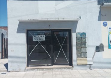 ALQUILER- LOCAL COMERICAL DE 5 X 7.50 CON PATIO Y GALERIA 
