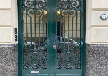 Gran Dpto sobre el mitico pasaje rivarola. 160m2. Venta sobre Apto Prof. Terraza y Baulera
