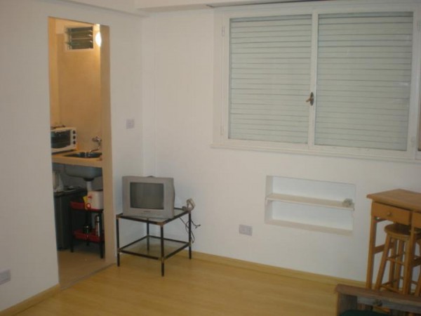 SE VENDE MONOAMBIENTE AMOBLADO EN BARRIO NORTE! CON RENTA!!!!!!!!!!