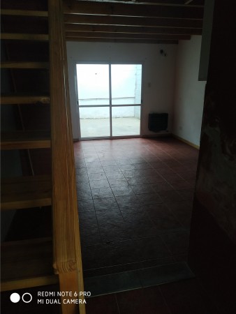 SE ALQUILA LOFT CON COCHERA Y PATIO !